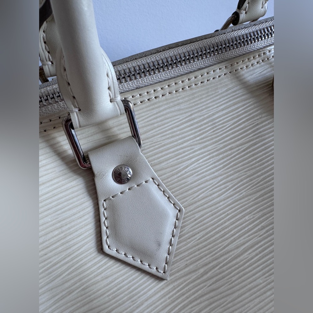 Authentic Louis Vuitton Speedy 25 White Epi Leather - Picture 7 of 16